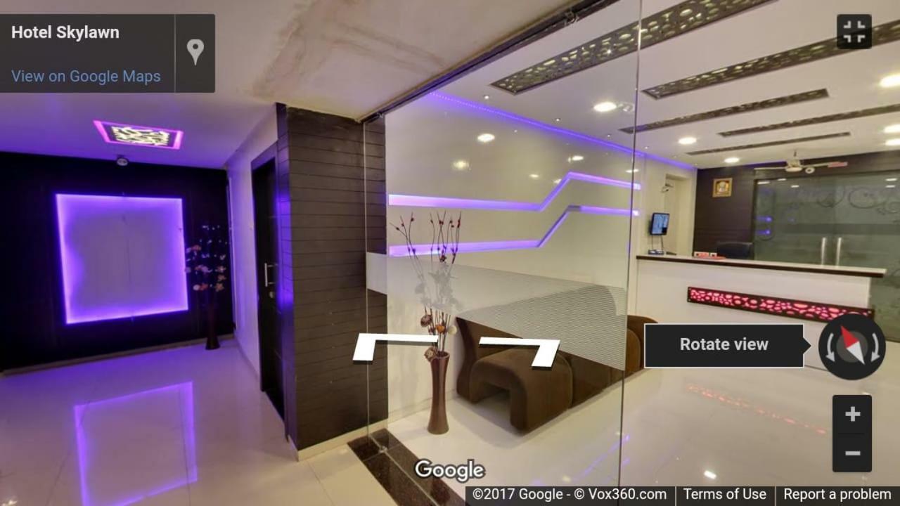Skylawn Hotel Surat Ngoại thất bức ảnh